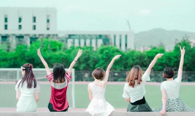 1,《忧伤还是快乐》